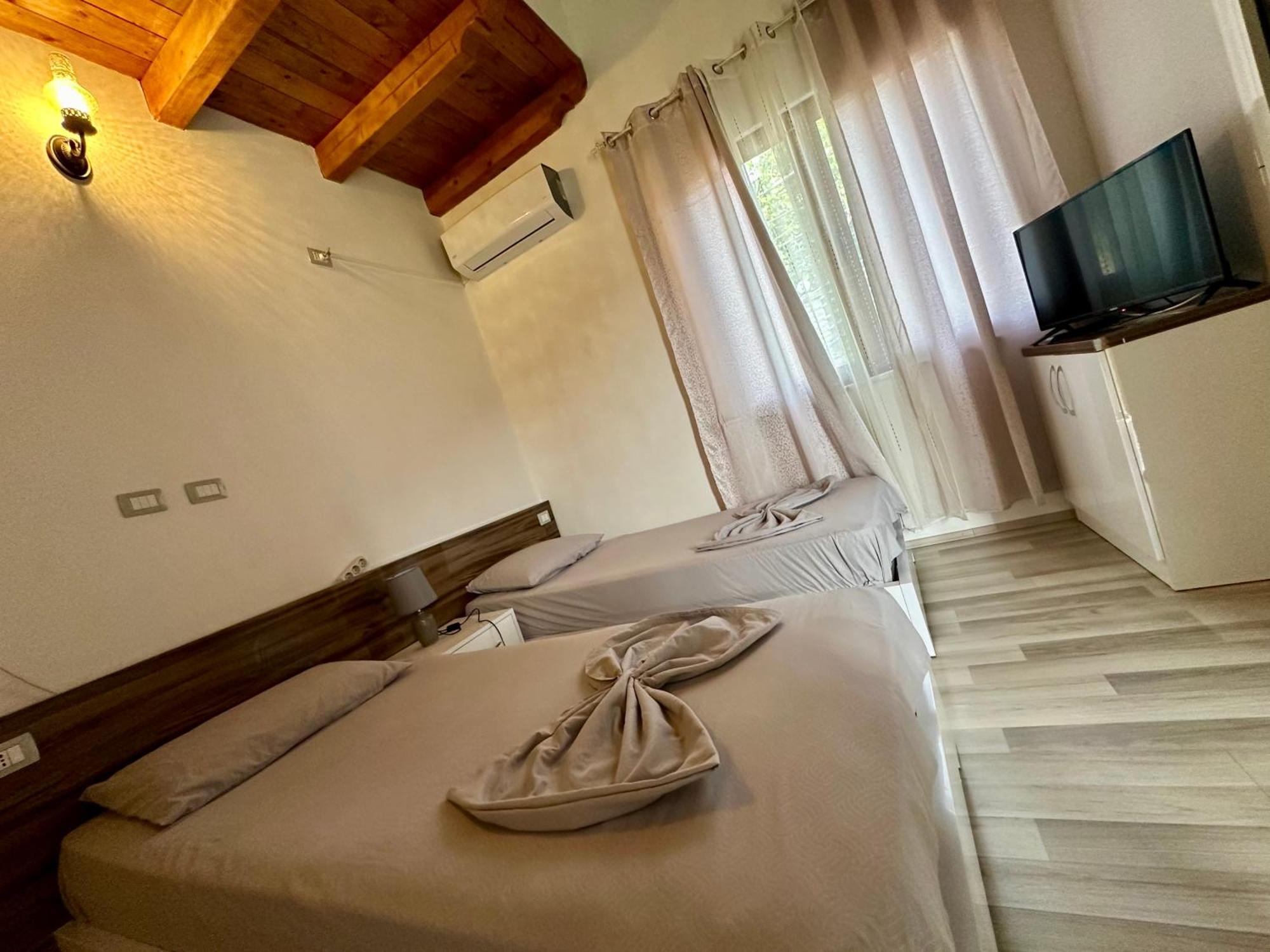 Casadolcecasa Hotel Shkoder Ngoại thất bức ảnh